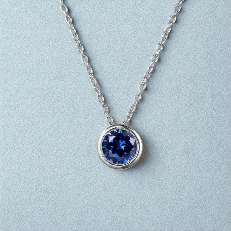Saphir / Septembre (bleu foncé) Collier pierre de naissance avec chaîne en argent