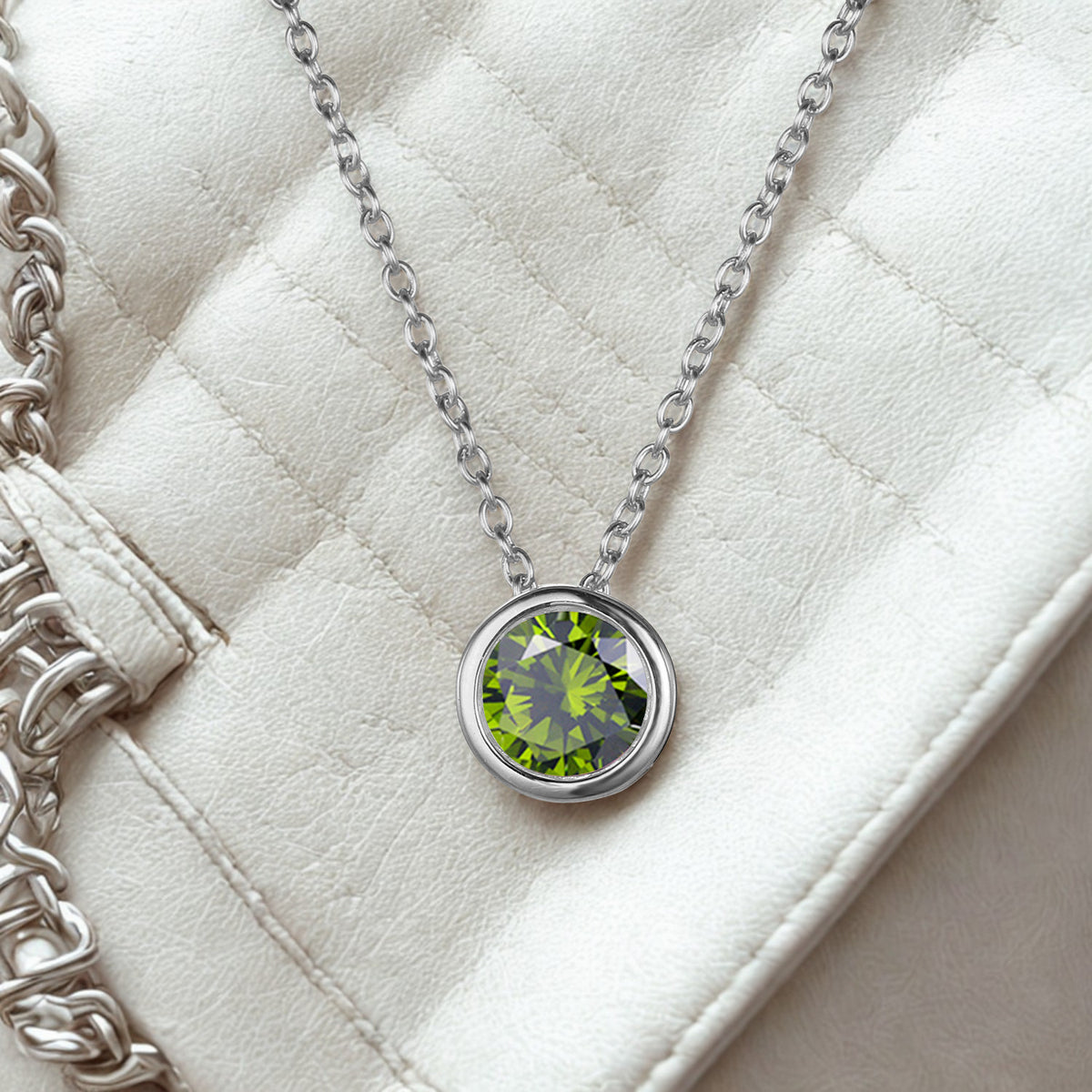 Peridot / August (Hellgrün) Geburtsstein-Halskette mit Silberkette